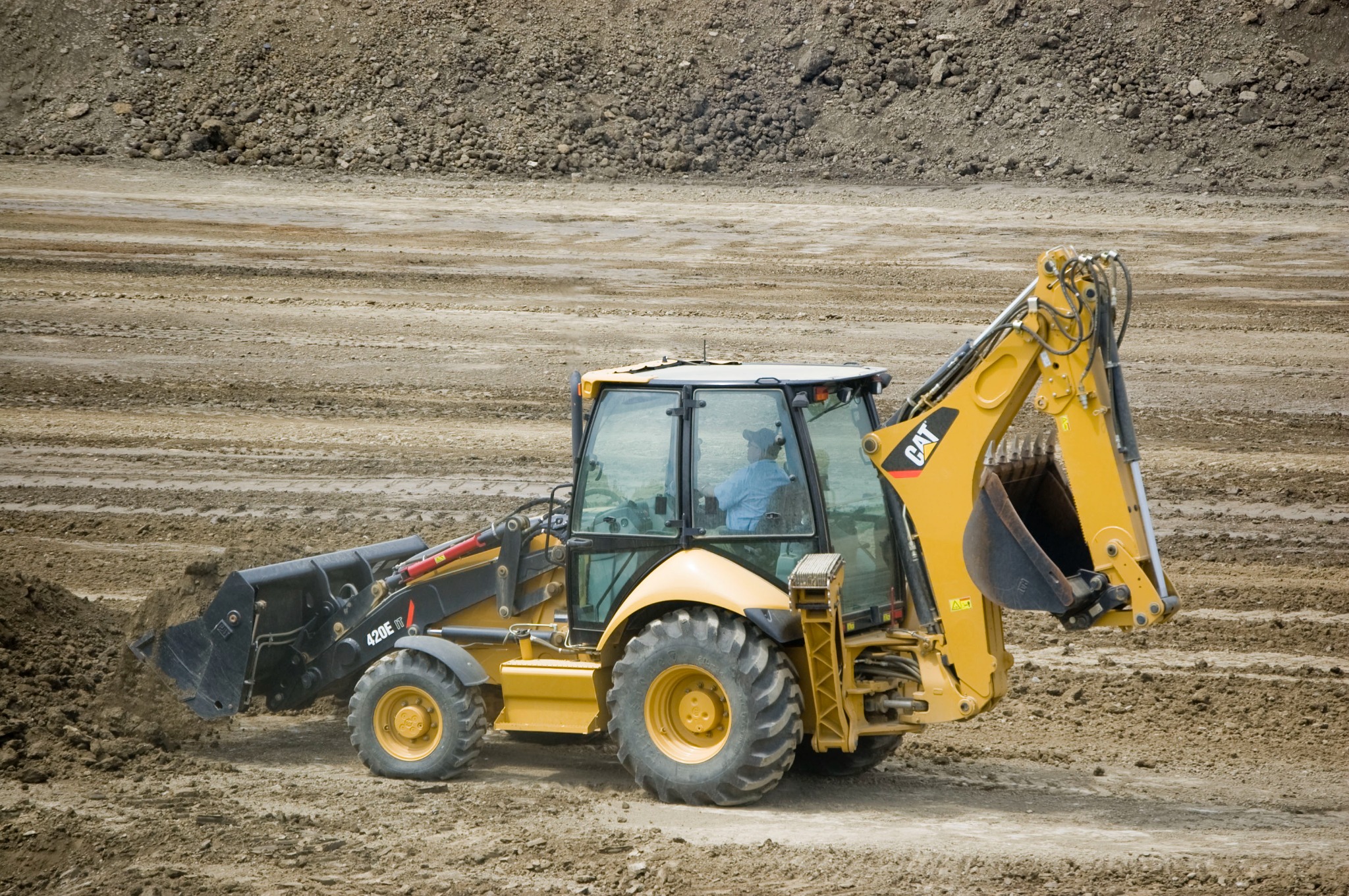 Backhoe_loader_Cat420E_left.jpg